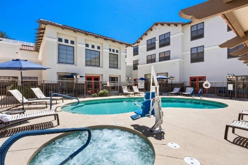 Hampton Inn & Suites Phoenix-Goodyear - image 13