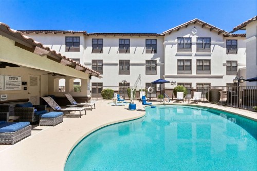Hampton Inn & Suites Phoenix-Goodyear - image 14