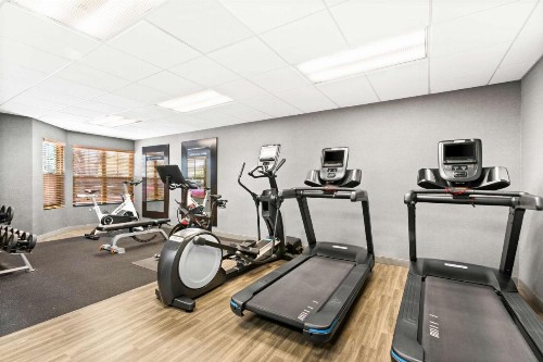 Hampton Inn & Suites Phoenix-Goodyear - image 19