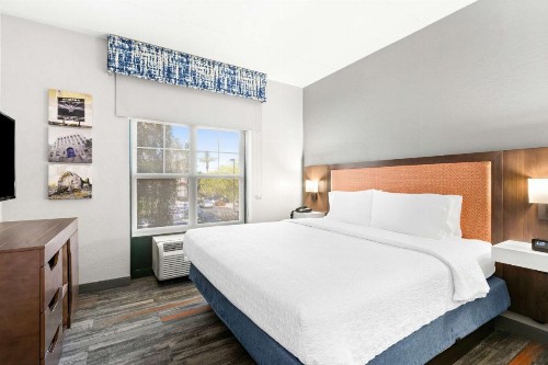 Hampton Inn & Suites Phoenix-Goodyear - image 21