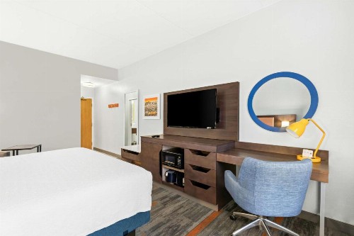 Hampton Inn & Suites Phoenix-Goodyear - image 23