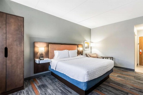 Hampton Inn & Suites Phoenix-Goodyear - image 27