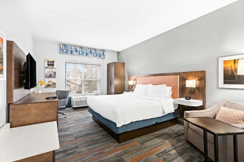 Hampton Inn & Suites Phoenix-Goodyear - image 29