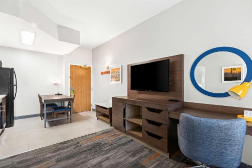 Hampton Inn & Suites Phoenix-Goodyear - image 30