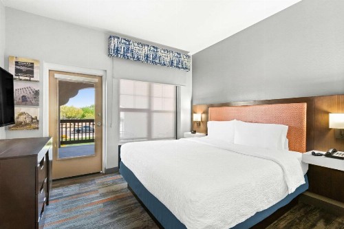 Hampton Inn & Suites Phoenix-Goodyear - image 31