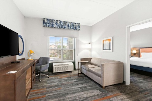 Hampton Inn & Suites Phoenix-Goodyear - image 33