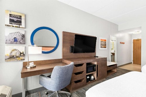 Hampton Inn & Suites Phoenix-Goodyear - image 35