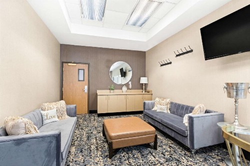 Hampton Inn & Suites Phoenix-Goodyear - image 43