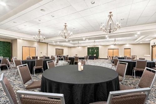 Hampton Inn & Suites Phoenix-Goodyear - image 44