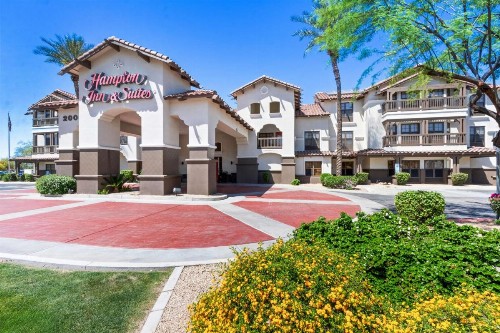 Hampton Inn & Suites Phoenix-Goodyear - image 8