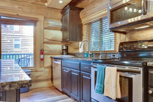 Little Bear Cabin - image 4