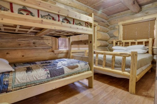 Little Bear Cabin - image 9