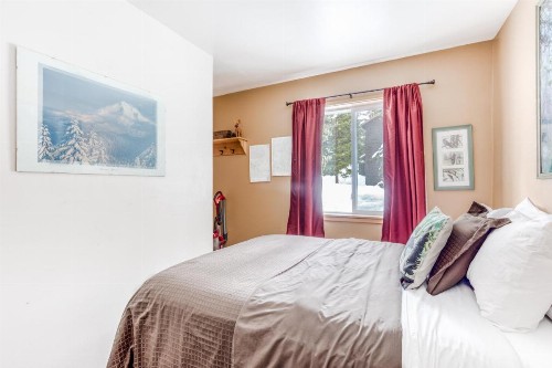 Bear Creek Cabin - image 10