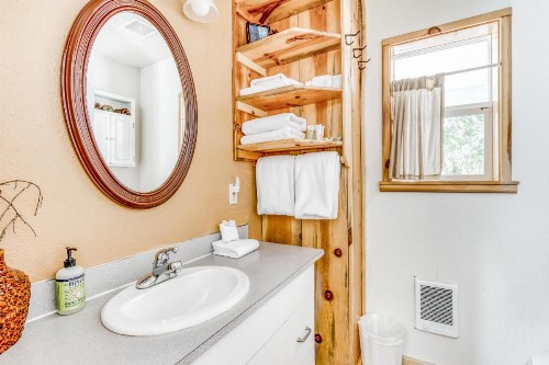 Bear Creek Cabin - image 7