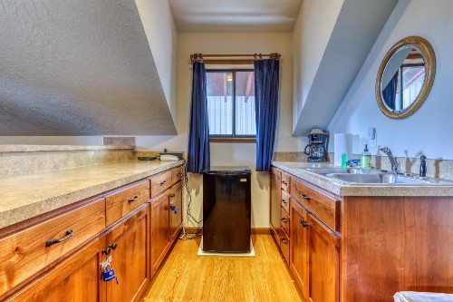 Little Trail Lodge - Unit B - image 11