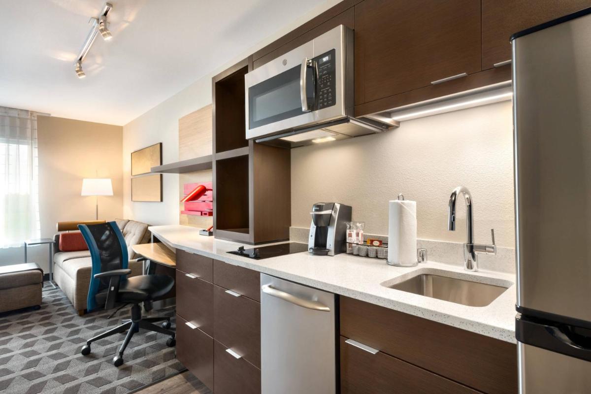 TownePlace Suites by Marriott Milwaukee Grafton - main image