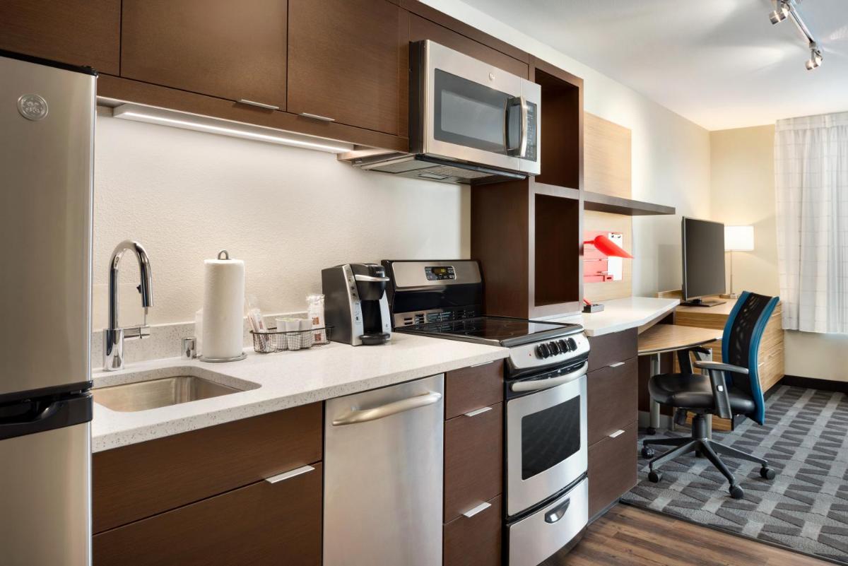 TownePlace Suites by Marriott Milwaukee Grafton - image 3