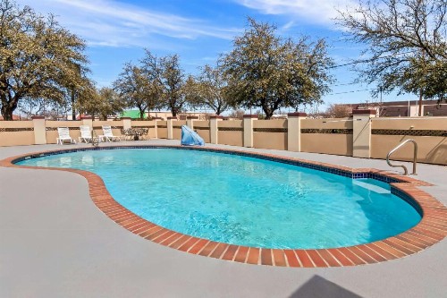 Quality Inn & Suites Granbury - image 14