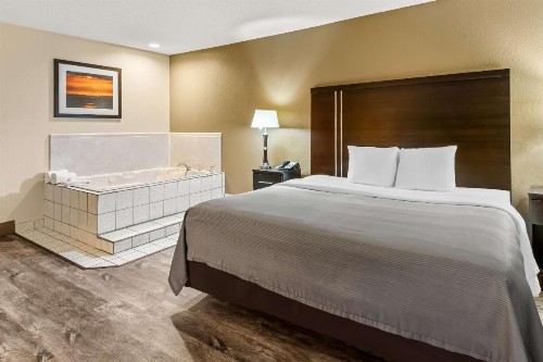 Quality Inn & Suites Granbury - image 17