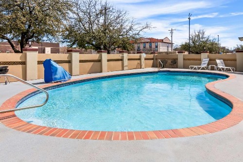 Quality Inn & Suites Granbury - image 2