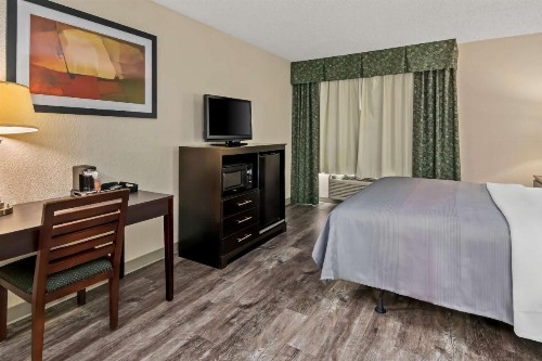 Quality Inn & Suites Granbury - image 22