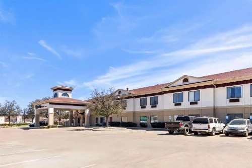 Quality Inn & Suites Granbury - image 27