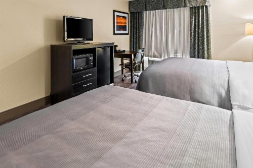 Quality Inn & Suites Granbury - image 37