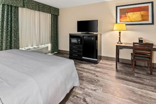 Quality Inn & Suites Granbury - image 45
