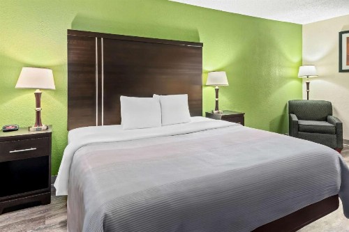 Quality Inn & Suites Granbury - image 5
