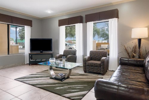 Quality Inn & Suites Granbury - image 7