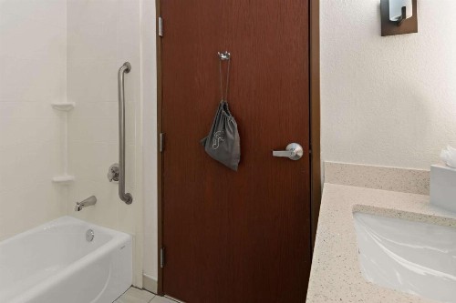 Comfort Suites Granbury - image 10