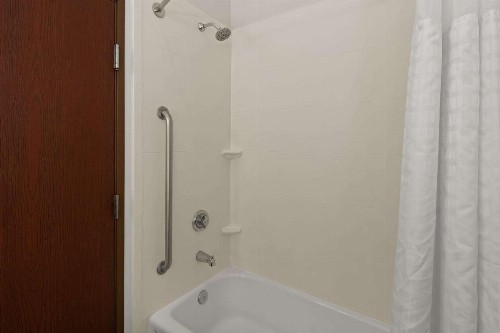 Comfort Suites Granbury - image 11