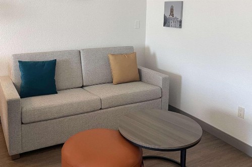 Comfort Suites Granbury - image 15