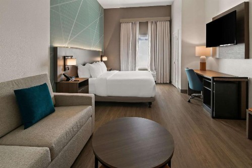 Comfort Suites Granbury - image 18