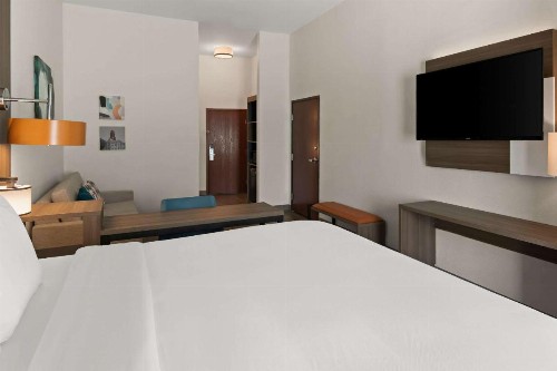Comfort Suites Granbury - image 20