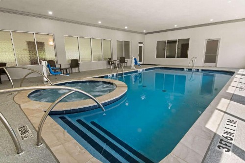 Comfort Suites Granbury - image 29