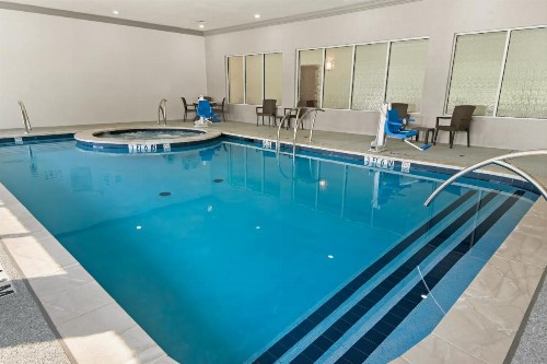 Comfort Suites Granbury - image 36