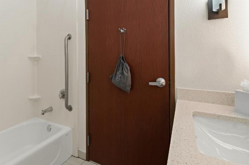 Comfort Suites Granbury - image 45
