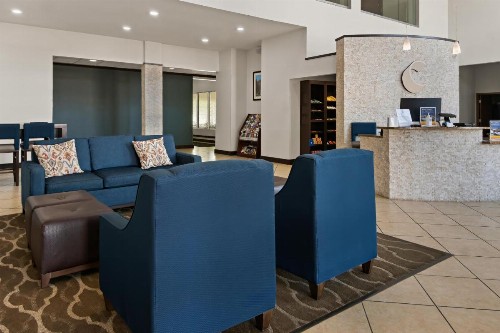 Comfort Suites Granbury - image 47