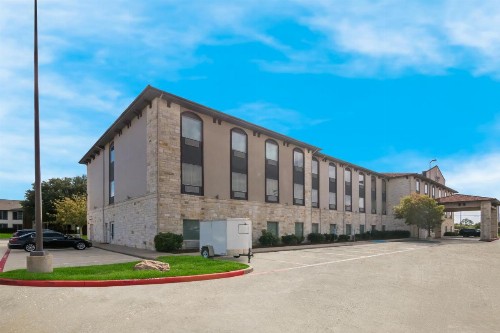 Comfort Suites Granbury - image 50