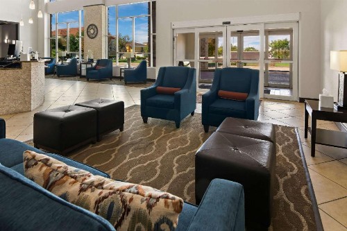 Comfort Suites Granbury - image 7