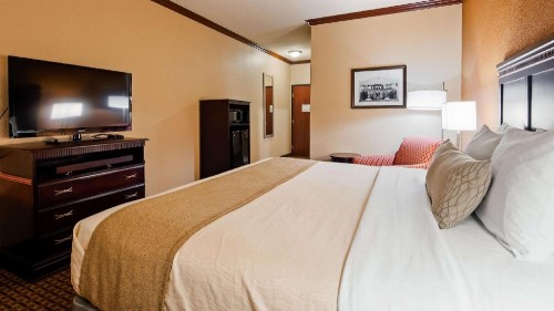 Best Western Granbury Inn and Suites - image 12