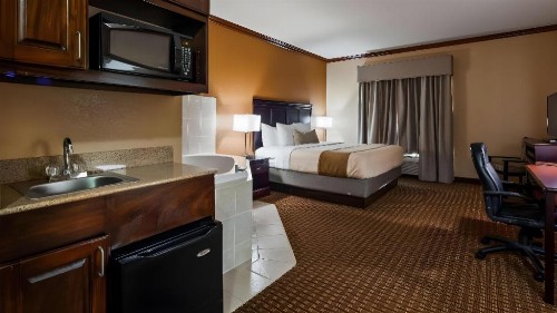 Best Western Granbury Inn and Suites - image 27