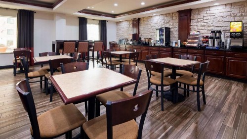 Best Western Granbury Inn and Suites - image 3