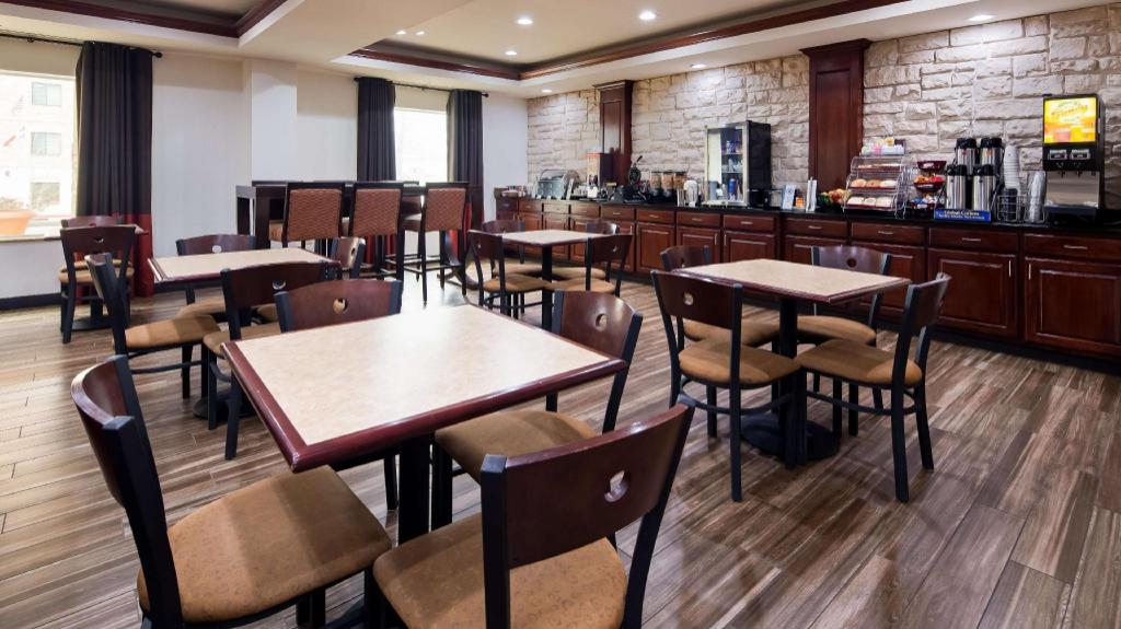 Best Western Granbury Inn and Suites - image 3