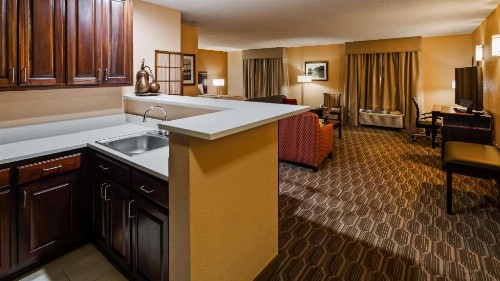 Best Western Granbury Inn and Suites - image 37