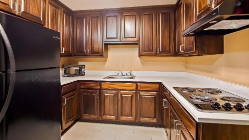 Best Western Granbury Inn and Suites - image 38