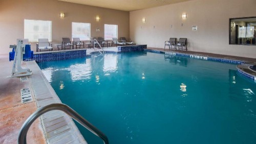 Best Western Granbury Inn and Suites - image 4
