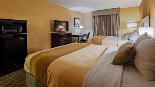 Best Western Granbury Inn and Suites - image 43