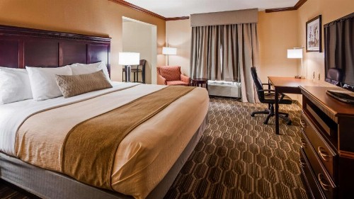 Best Western Granbury Inn and Suites - image 47